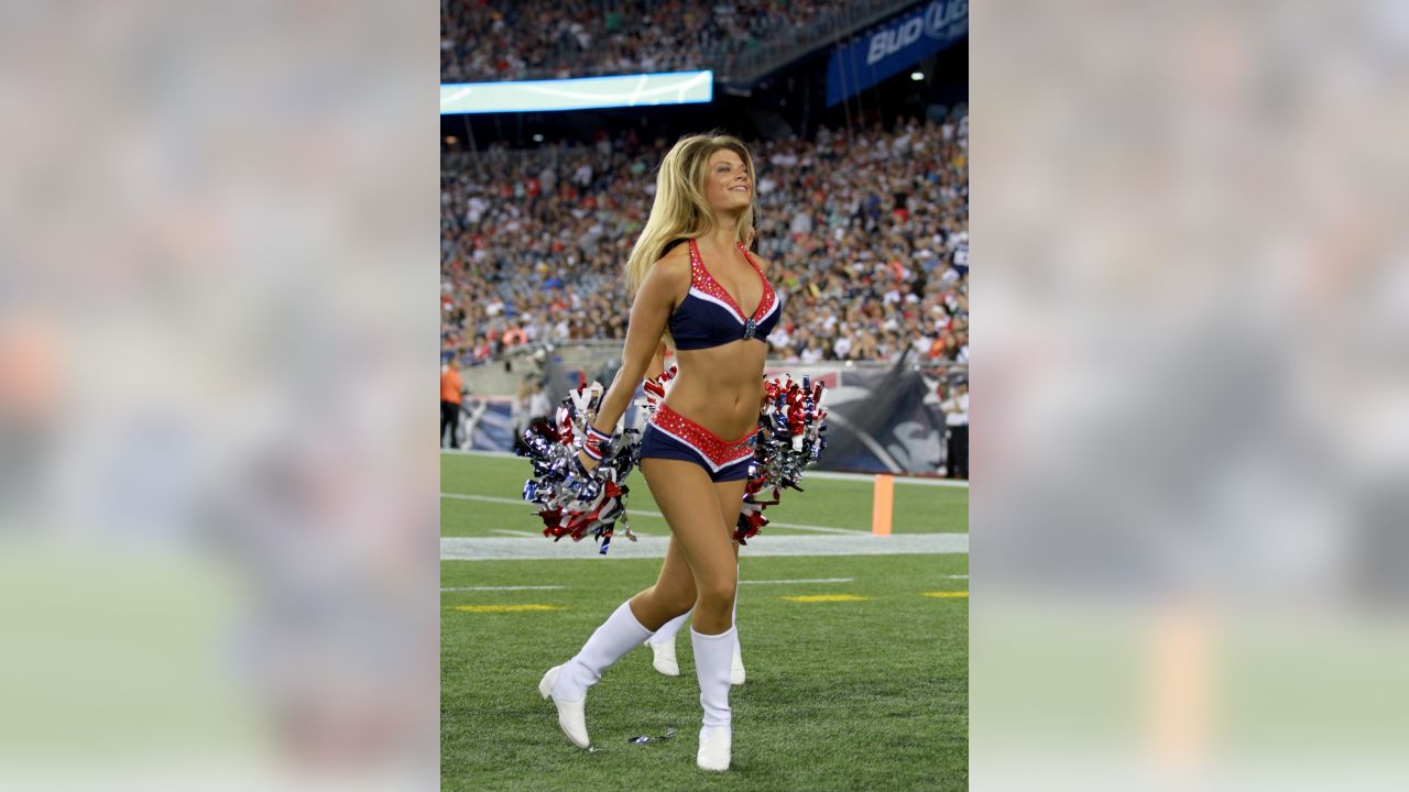 Patriots Cheerleaders on X: Karen and Maddy enjoyed meeting fans at  Patriots Premiere, held to raise funds for families in need in New England.   / X