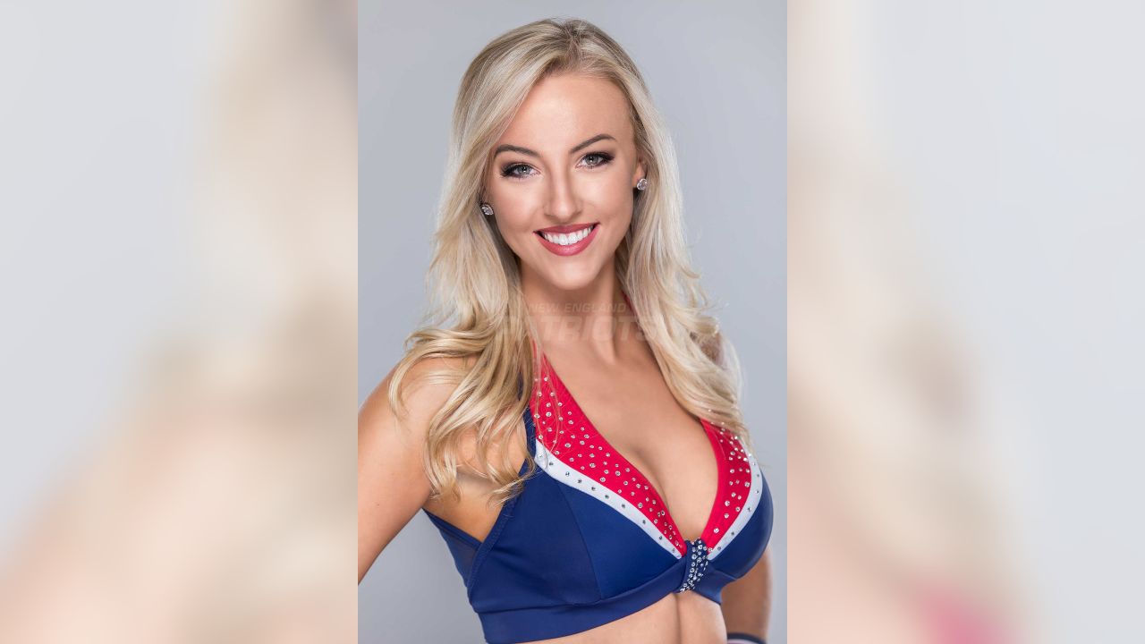 2017 Patriots Cheerleaders: Full length shots