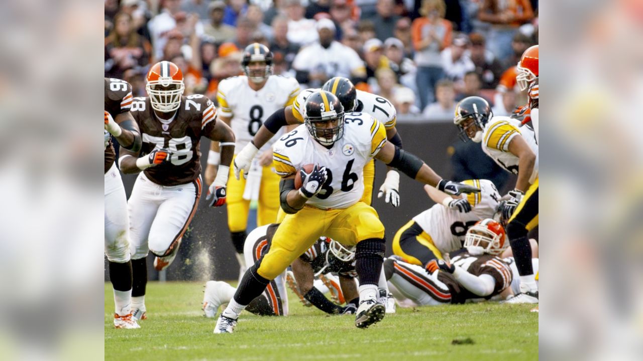 NFL - Jerome Bettis poses with his mother Gladys Bettis in Detroit