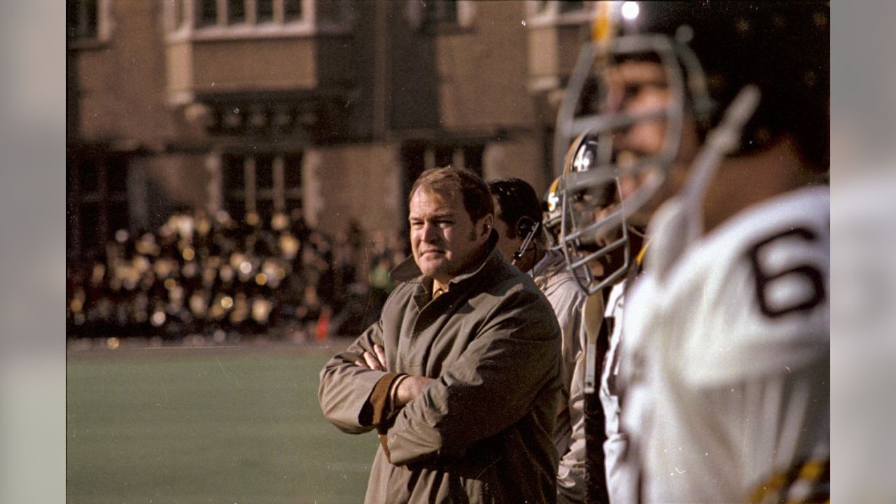 All-Pro cornerback Mel Blount of the Pittsburgh Steelers nudged teammate  Jimmy Allen during practice, Sept. 16, 1977. Blount and the Steelers ended  an eight-week contract dispute Thursday. Allen was Blount's replacement  during