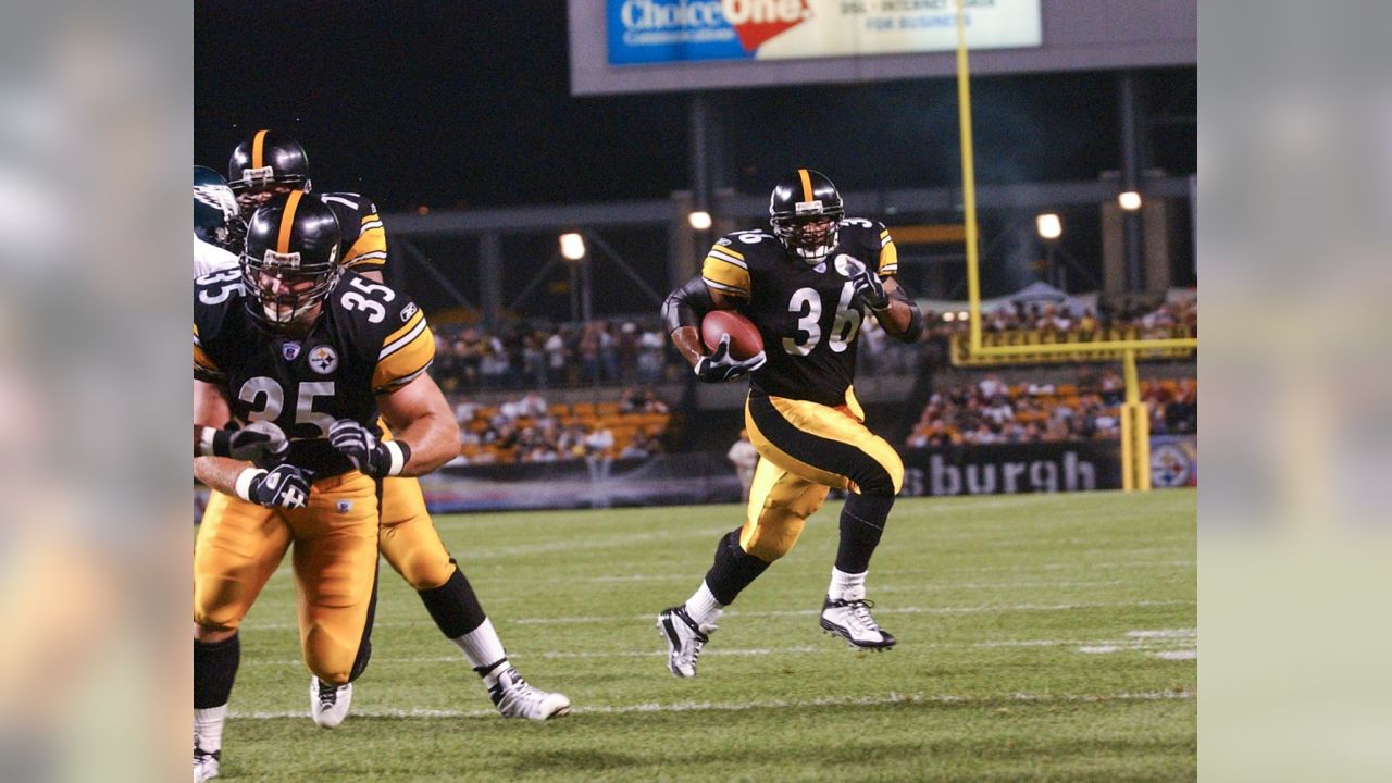 Gladys Bettis, right, mother of Pittsburgh Steelers running back