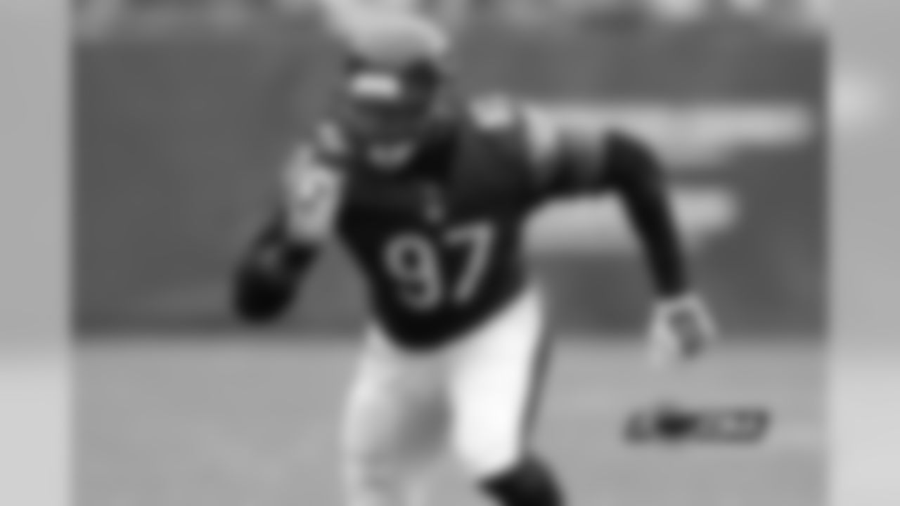 OLB Willie Young