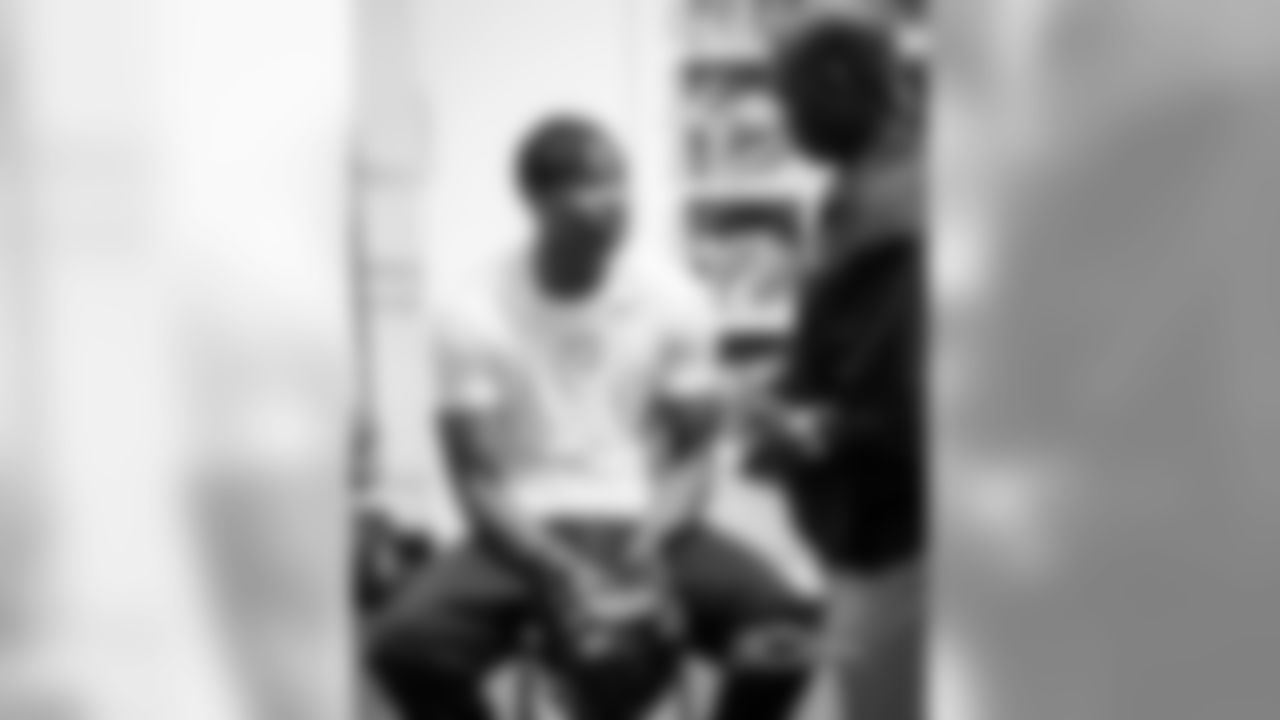 DB Deiondre' Hall