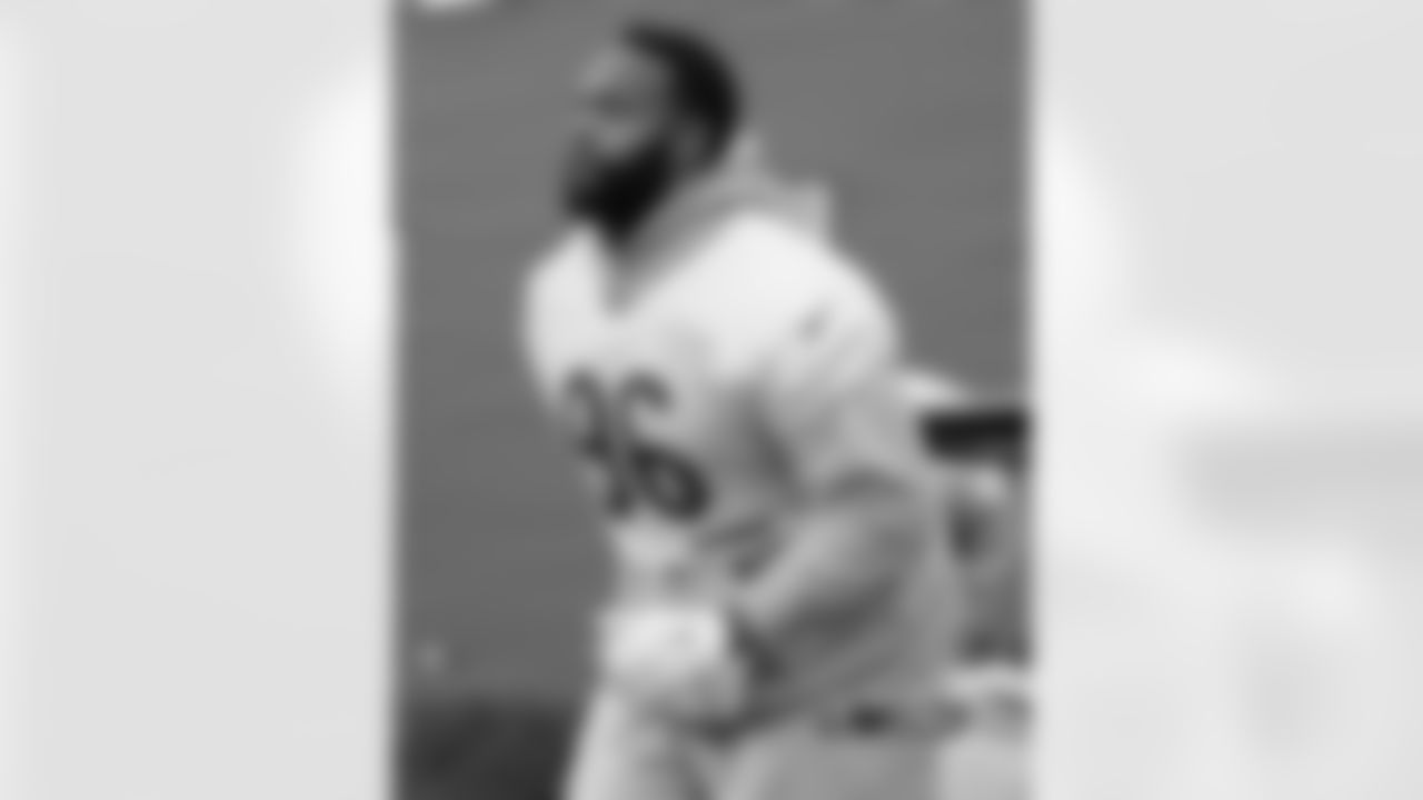 DL Akiem Hicks