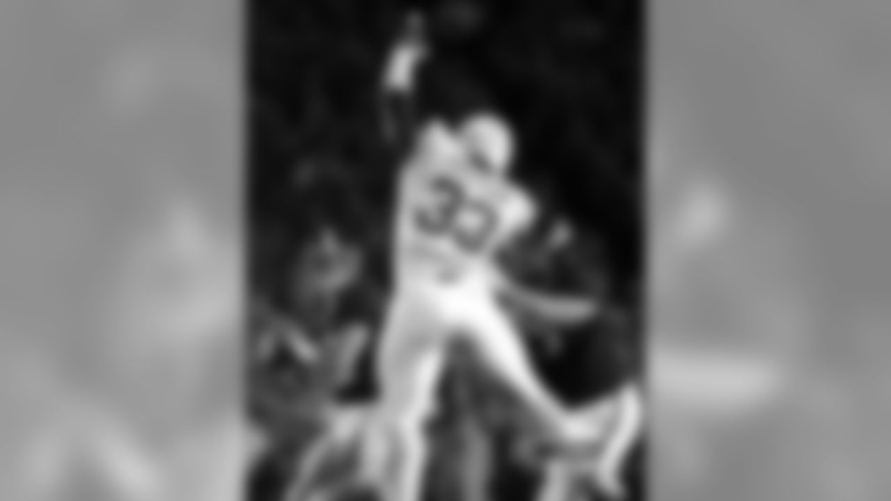 LB Lamarr Houston - Texas