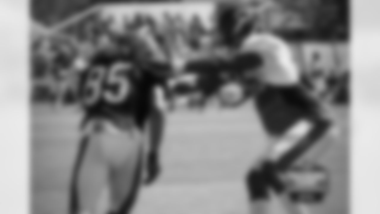 WR Kieren Duncan (85) and DB Kevin Peterson (25).