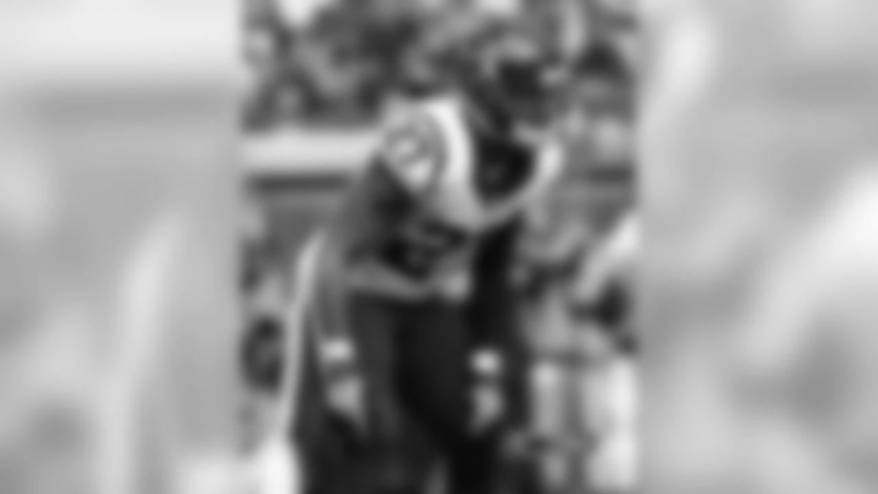 Mar. 10, 2017: Signed defensive back Quintin Demps to a three-year contract.