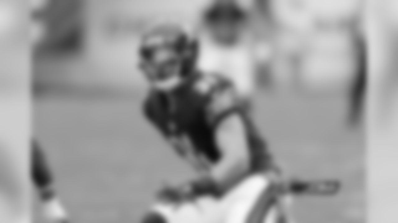 Mar. 20, 2017: Re-signed defensive back Chris Prosinski to a one-year contract.