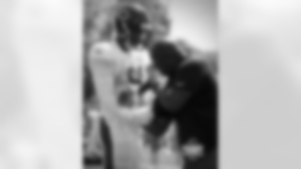 LB Leonard Floyd (94) with outside linebackers coach Clint Hurtt.