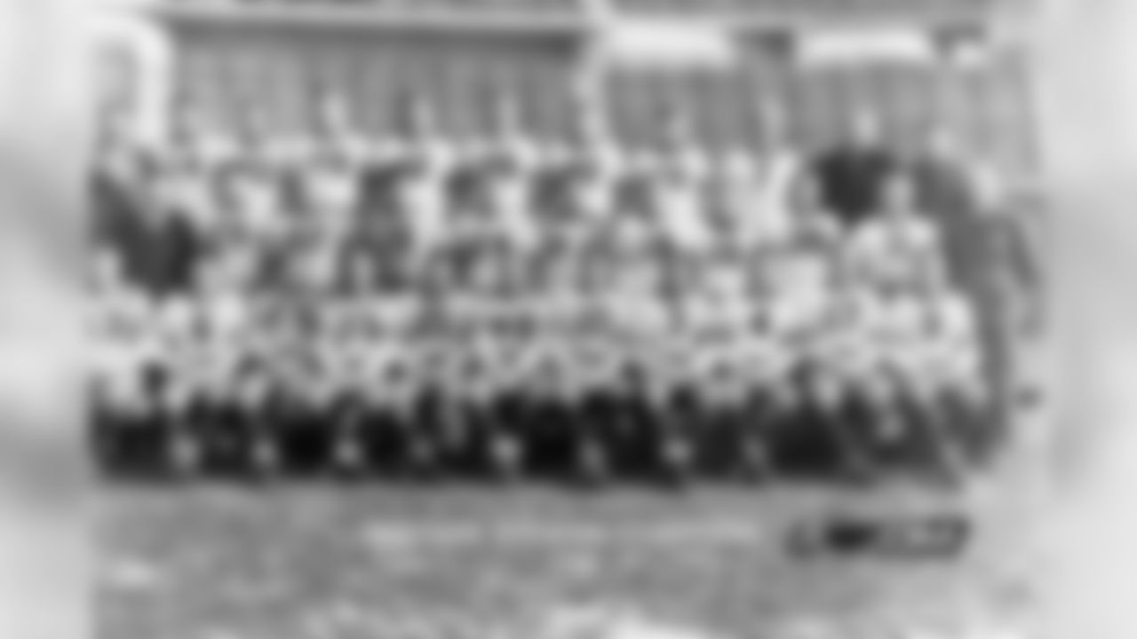 Nagurski 4. Molesworth 6. Ronzani 7. Rentner 9. Buivid 10. Manders 11. Doehring 12. Sullivan 13. Stydahar 14. Plasman 15. Hammond 16. Musso 17. Zeller 18. Manske 21. Fortmann 22. Karr 24. Bausch 25. Nolting 26. Bell 27. Trost 29. Thompson 30. Wilson 33. Masterson 38. Francis 47. Conkright 48. Feathers 76. McDonald 82. Bjork George Halas - Head Coach