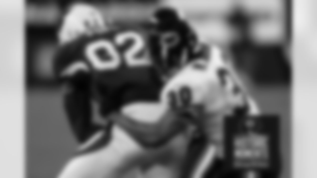 Mike Brown hauls down Cardinals' Leonard Pope in the first half. Bears Historic Moments - Chicago Tribune