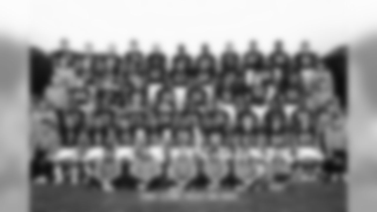Avellini 8. Evans 15. Phipps 16. Thomas 20. Henderson 21. Frazier 22. Williams 23. Walterscheid 24. Fisher 25. Bell 26. Suhey 34. Payton 35. Harper 37. McClendon 44. Schmidt 45. Fencik 46. Plank 48. Ellis 50. Singletary 51. Herron 52. Neal 55. Wilson 57. Kunz 58. Muckensturm 59. Campbell 62. 63. Hilgenberg 64. Albrecht 65. Jackson 68. Osborne 69. Sorey 70. Lick 72. Shearer 73. Hartenstine 78. Horne 80. Watts 81. Earl 82. Page 83. Haines 84. Baschnagel 85. Fisher 86. Parsons 87. Cobb 89. Margerum 90. Harris 99. Hampton Neill Armstrong - Head Coach