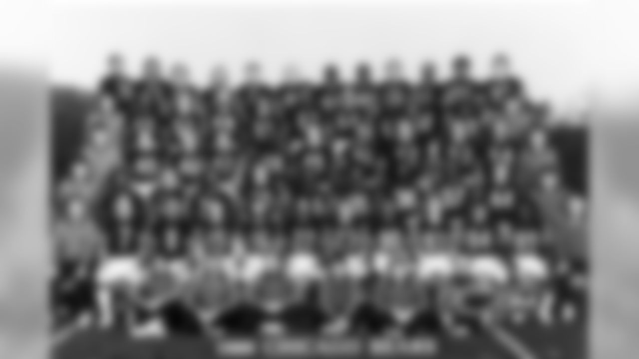 Bob Avellini, 8. Vince Evans, 15. Mike Phipps, 16. Bob Thomas, 22. Dave Williams, 23. Lenny Walterscheid, 24. Virgil Livers, 26. Matt Suhey, 29. Vaughn Lusby, 30. John Skibinski, 34. Walter Payton, 35. Roland Harper, 36. Wentford Gaines, 37. Willie McClendon, 44. Terry Schmidt, 45. Gary Fencik, 46. Doug Plank, 47. Jonathan Hoke, 48. Allan Ellis, 49. Dave Becker, 51. Bruce Herron, 52. Dan Neal, 53. Paul Tabor, 54. Tom Hicks, 56. Otis Wilson, 57. Lee Kunz, 58. Jerry Muckensturm, 59. Gary Campbell, 62. Dan Jiggetts, 64. Ted Albrecht, 65. Noah Jackson, 68. Jim Osborne, 69. Revie Sorey, 70. Dennis Lick, 71. Rocco Moore, 72. Brad Shearer, 73. Mike Hartenstine, 76. Ron Rydalch, 80. Rickey Watts, 81. Robin Earl, 82. Alan Page, 83. Kris Haines, 84. Brian Baschnagel, 85. Bob Fisher, 86. Bob Parsons, 88. Greg Latta, 89. James Scott, 90. Al Harris, 99. Dan Hampton, Neill Armstrong - Head Coach