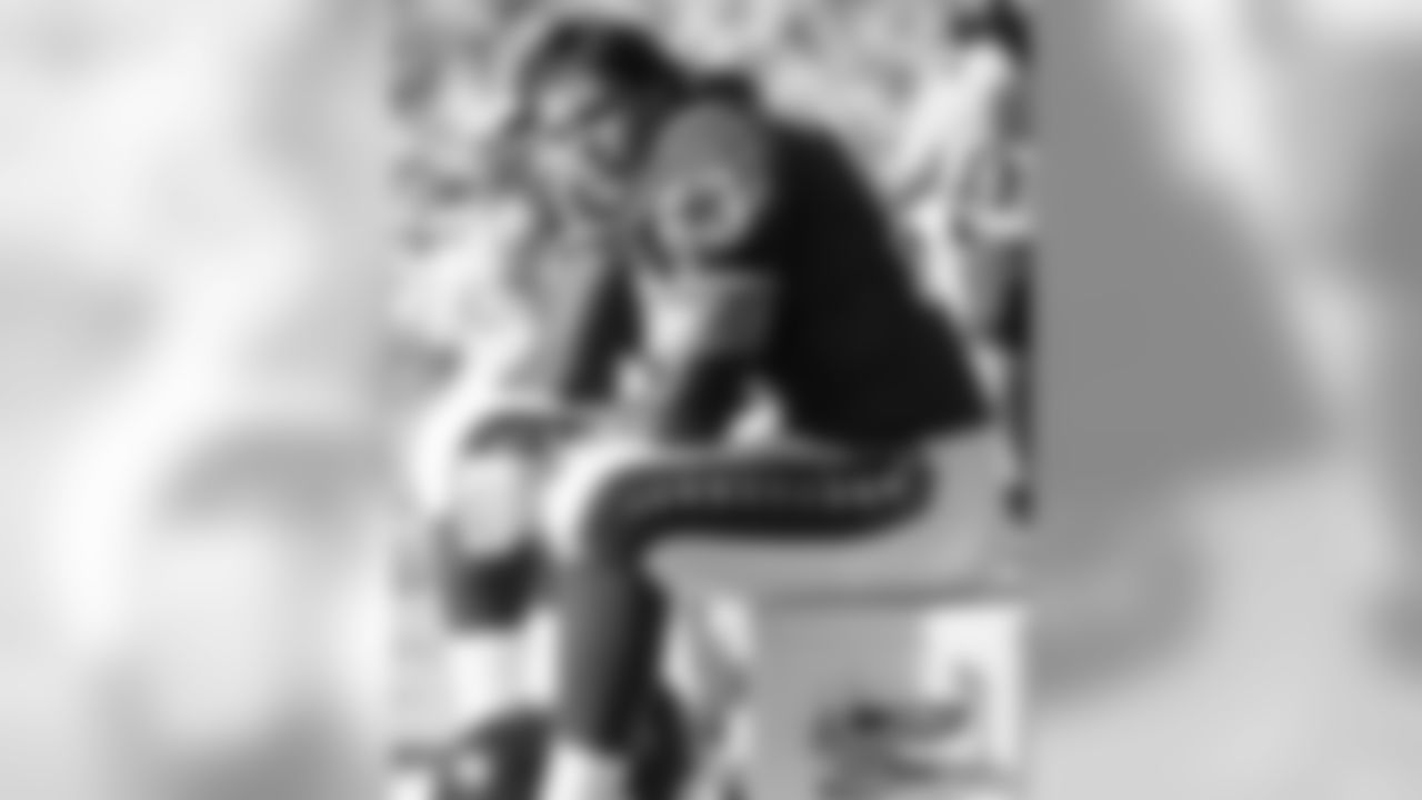 C Jay Hilgenberg
(Photo from 1989 Pro Bowl)