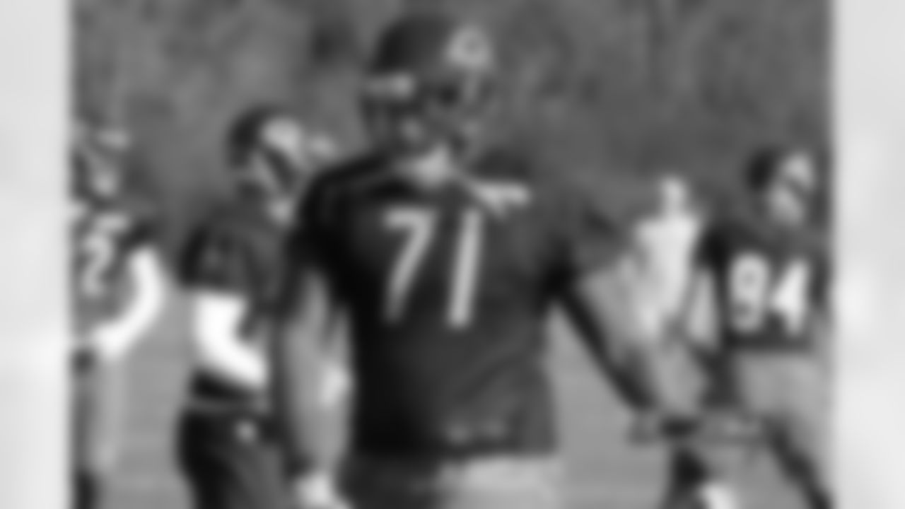 OL Nick Becton