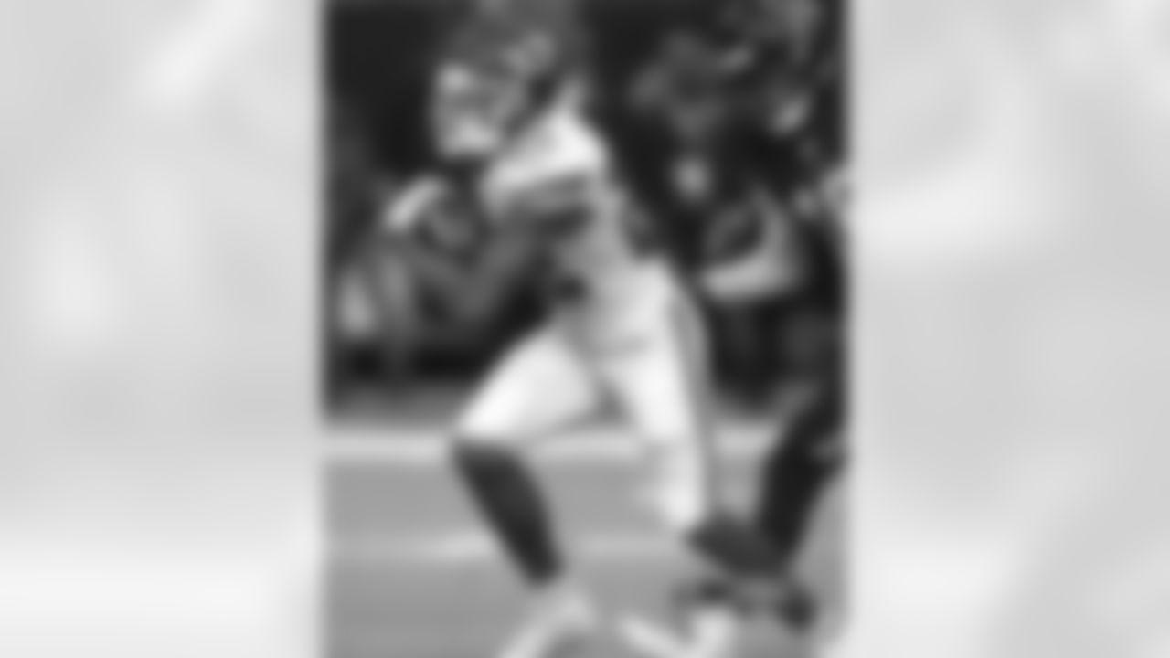 A Pro Bowler and the AP Defensive Rookie of the Year, Peters has lockdown abilities. As a rookie, he had eight interceptions and two defensive TD's.