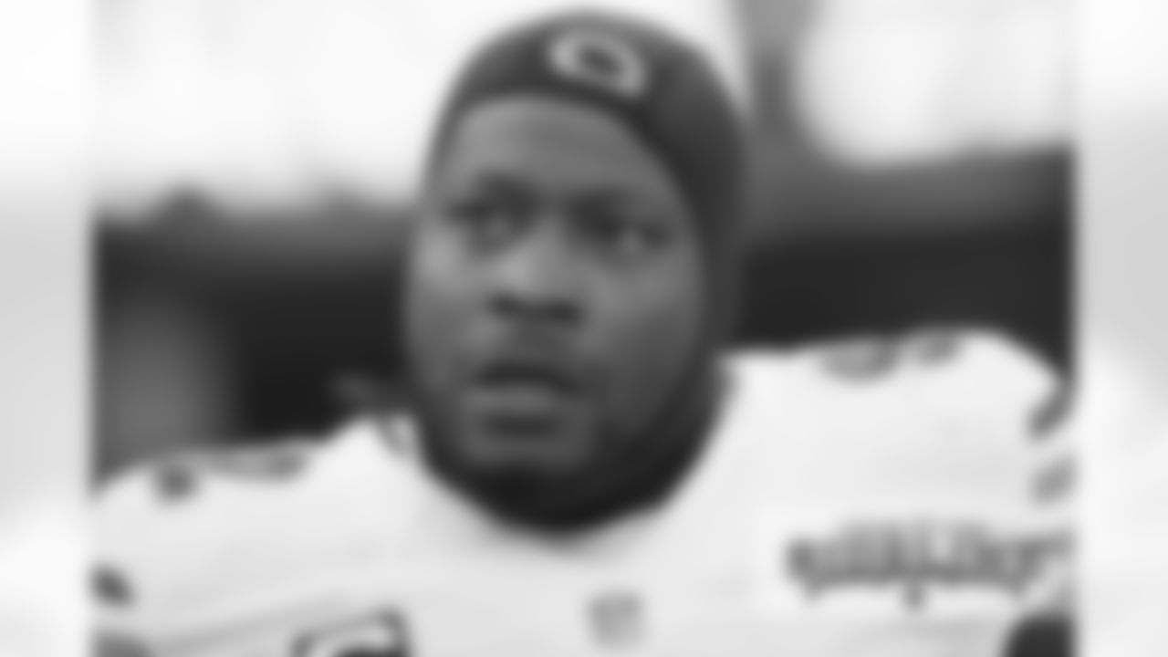 LB Pernell McPhee