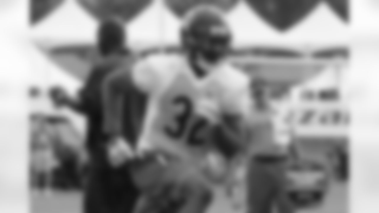DB Deiondre' Hall