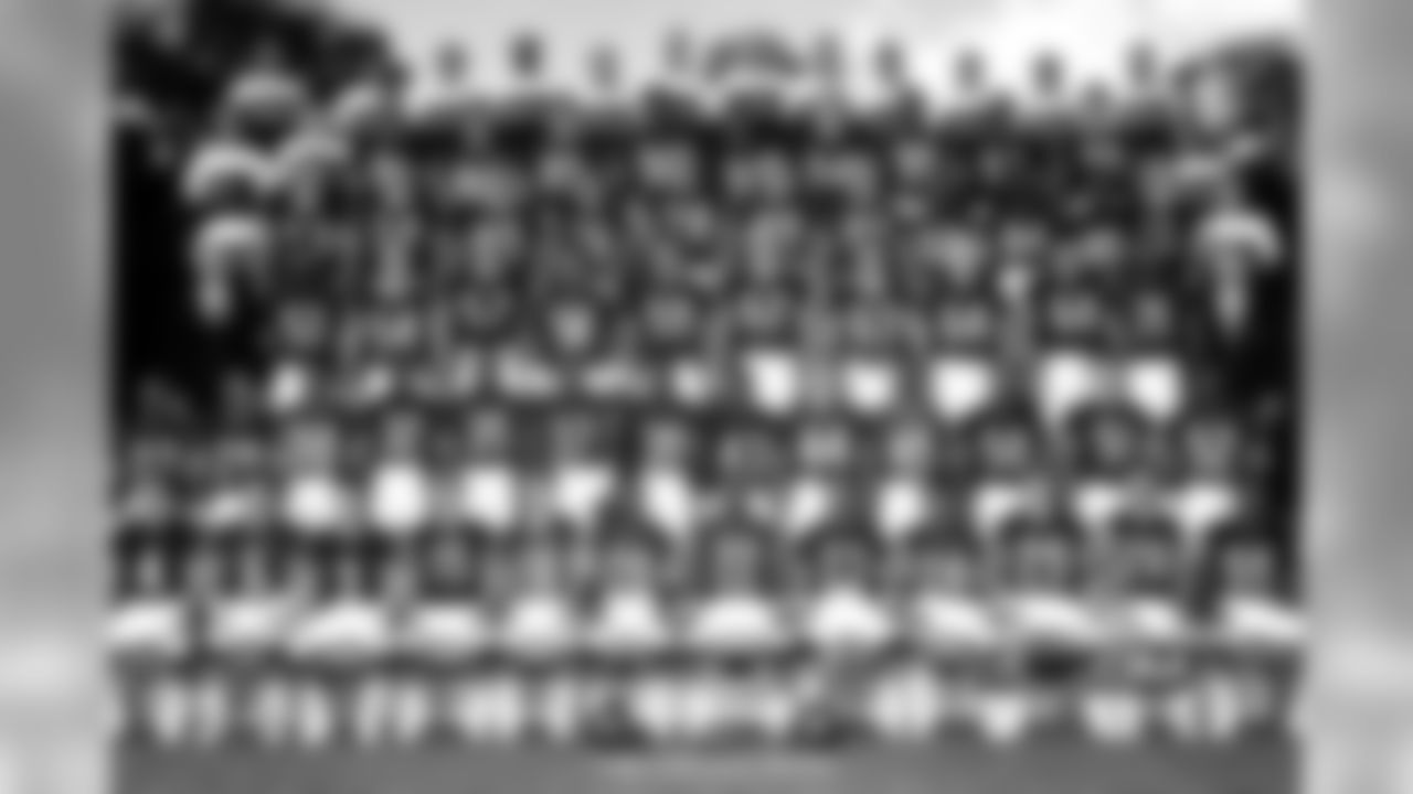 Harbaugh 6. Butler 9. McMahon 15. Wagner 18. Tomczak 20. Sanders 22. Duerson 23. Gayle 24. Jackson 25. Muster 26. Suhey 27. Richardson 28. Gentry 30. Starr 32. Stinson 35. Anderson 37. Douglass 39. Stewart 43. Lynch 44. Krumm 49. Tate 50. Singletary 51. Morrissey 52. Pruitt 53. Jones 54. Adickes 55. Wilson 57. Thayer 58. Clark 59. Rivera 62. Bortz 63. Hilgenberg 64. Solatka 68. Blair 71. Rentie 73. Wojciechowski 74. Covert 75. Shannon 76. McMichael 78. Horne 79. Becker 80. Thornton 82. Davis 84. Morris 85. McKinnon 86. Boso 87. Moorehead 88. Kozlowski 89. Novoselsky 90. Harris 92. Johnson 94. Chapura 95. Dent 97. Smith 99. Hampton Mike Ditka - Head Coach