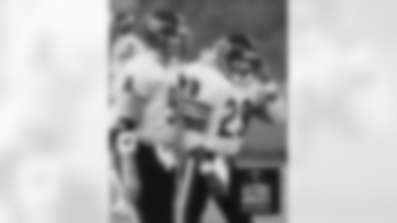 Jim McMahon gave one of the most dramatic QB performances in Bears history leading to a comeback victory over the Vikings. Bears Historic Moments - Chicago Tribune