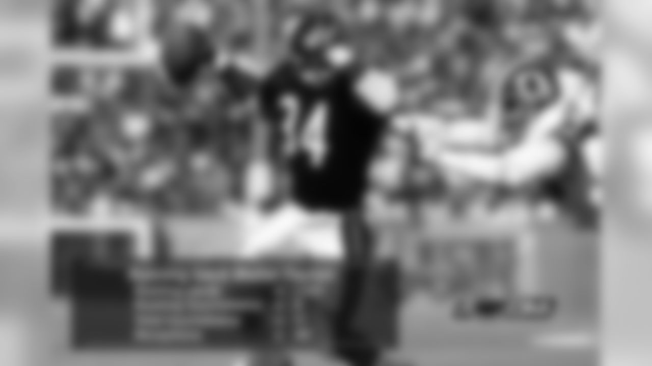 RB Walter Payton rushed for a team-high 1,551 yards, nine touchdowns while also pulling in 49 catches. His two receiving touchdowns put him in the lead with 11 total touchdowns on the year.
