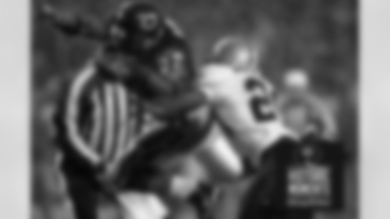 Running back Cedric Benson on his way to a touchdown in the fourth quarter. Bears Historic Moments - Chicago Tribune
