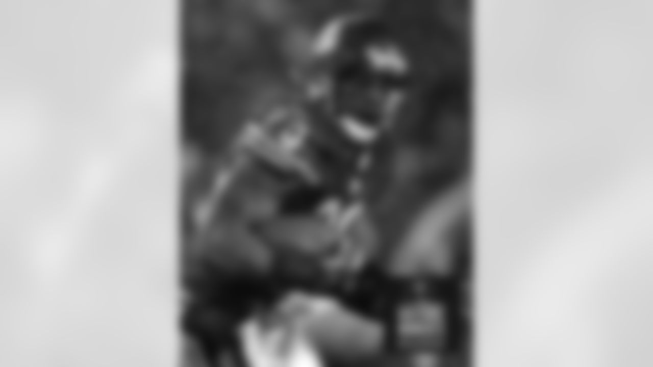Chicago Bears running back Thomas Jones carries the ball against the Saints. Bears Historic Moments - Chicago Tribune