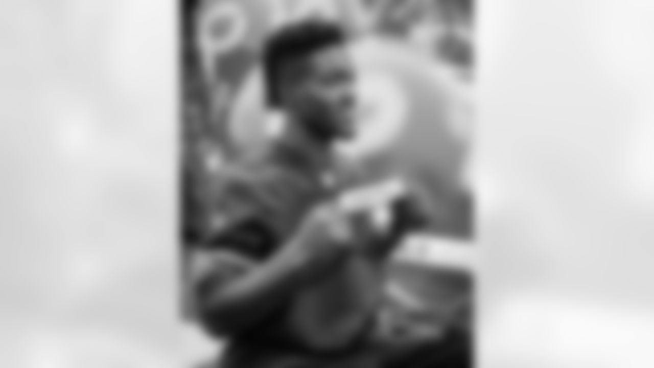 LB Leonard Floyd
