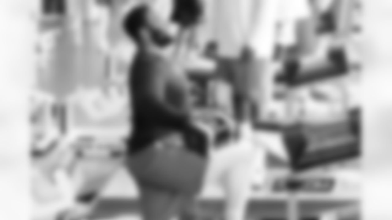 DL Akiem Hicks