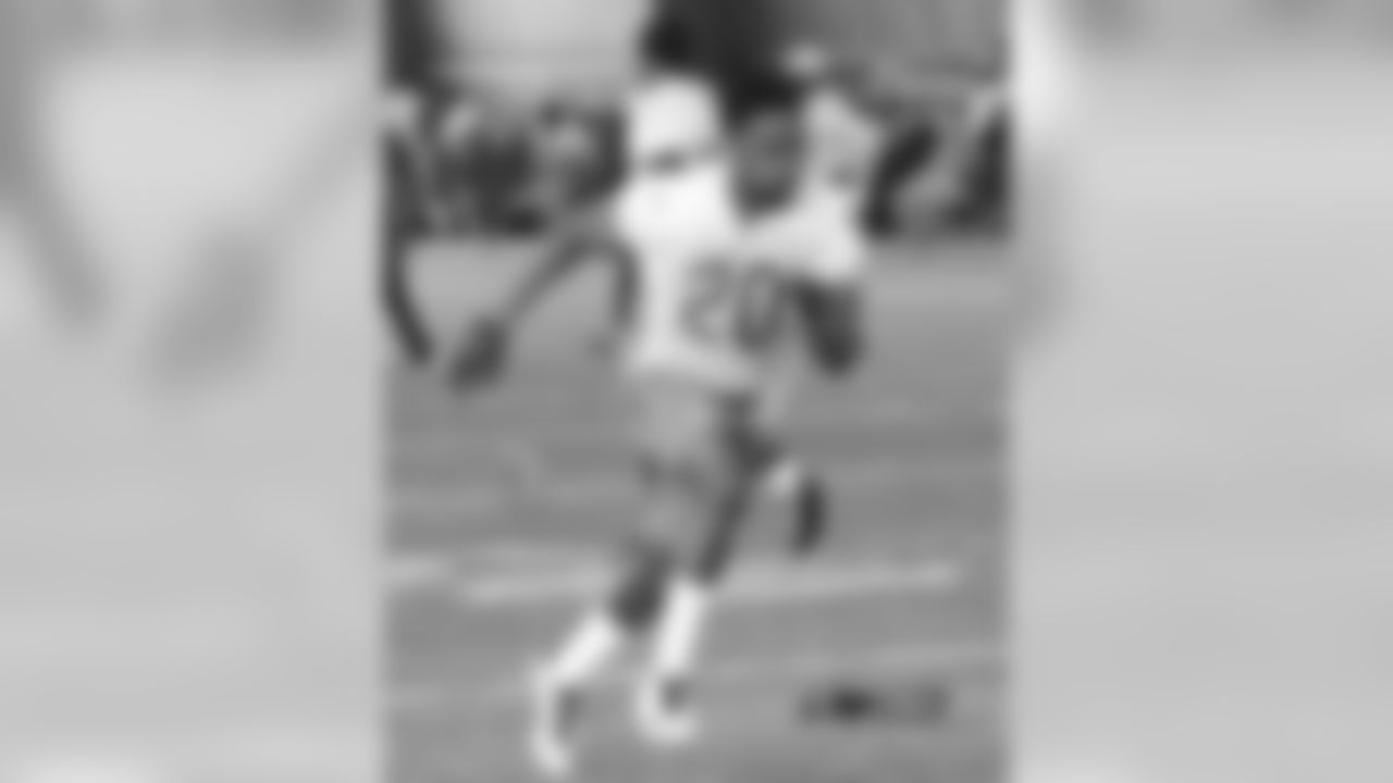 DB De'Vante Bausby