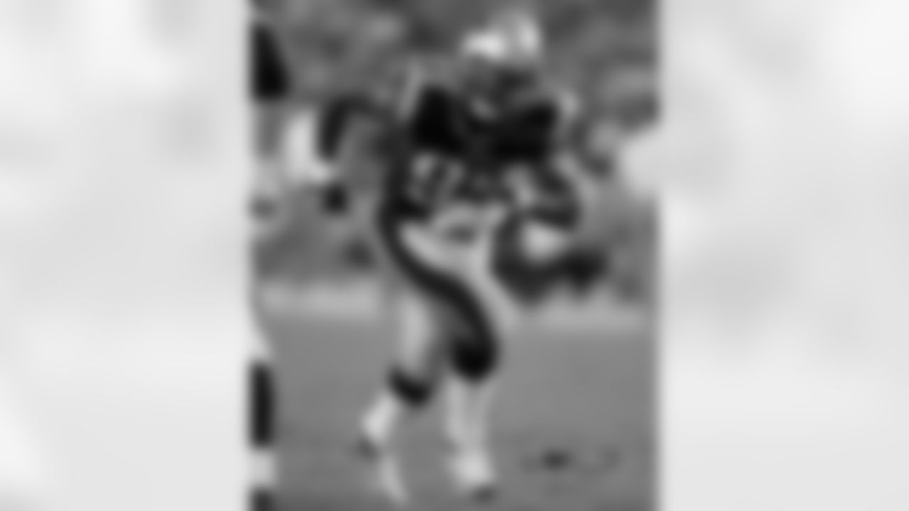 Former defensive end played for the Patriots in 2011 after spending his first five NFL seasons with the Bears from 2006-10.