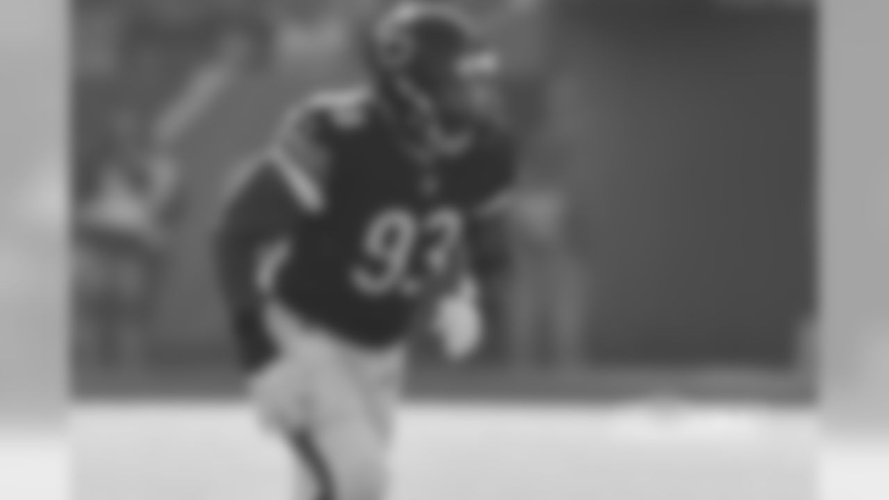 OLB Sam Acho