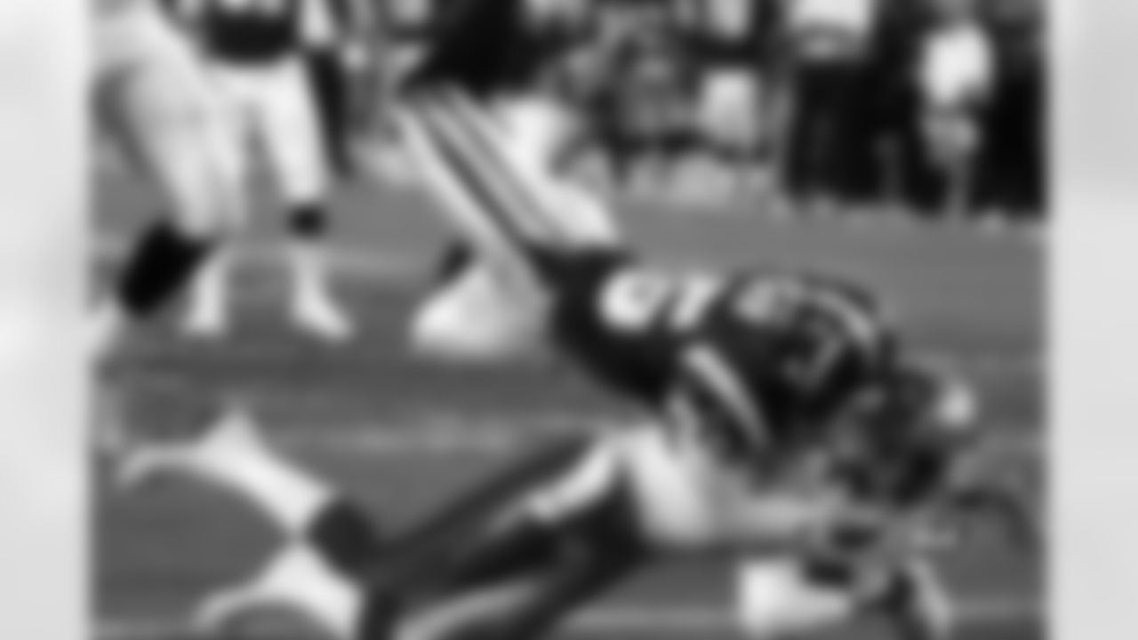1996 - Alex Molden, CB - Drafted by the New Orleans Saints out of Oregon.