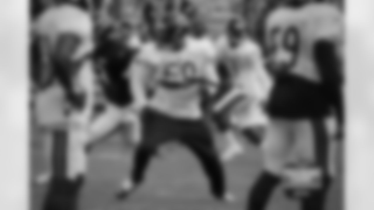 LB Jerrell Freeman (50)