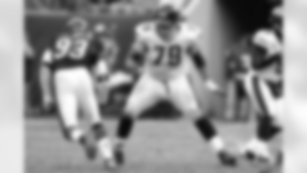 Pashos played at Illinois with Hiestand as his OL coach from 1999-2002.