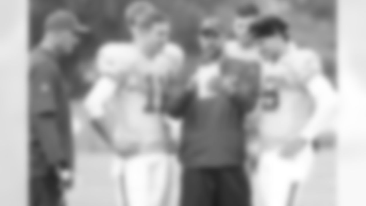 Nagy diagrams a play during a practice with quarterbacks Alex Smith, Patrick Mahomes and Tyler Bray looking on.