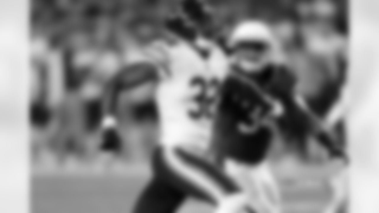 DB Deiondre' Hall