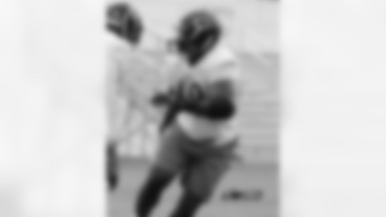 LB Sam Acho