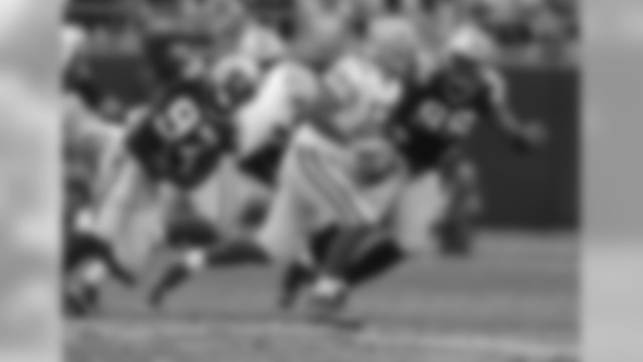 DE Mario Addison