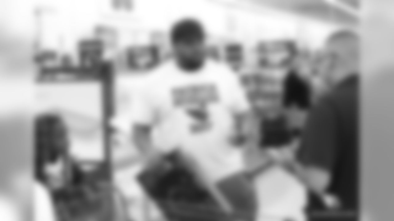 DL Xavier Williams