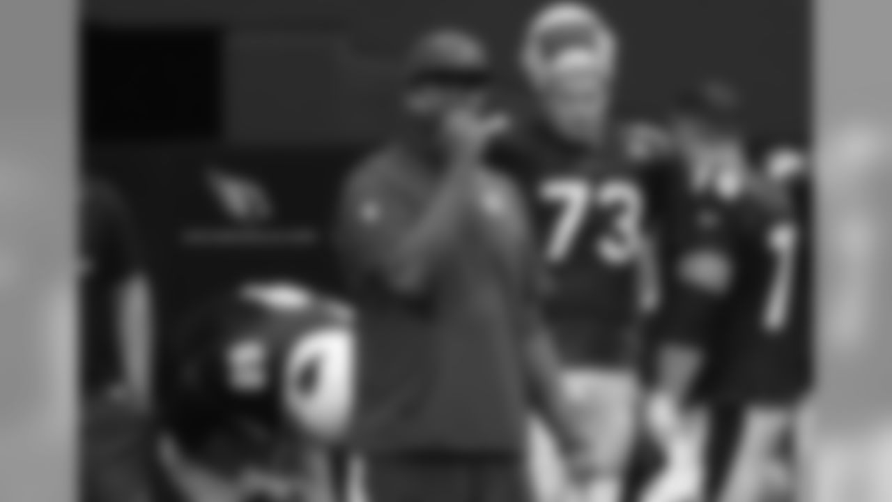 QB coach Byron Leftwich calls in a play
