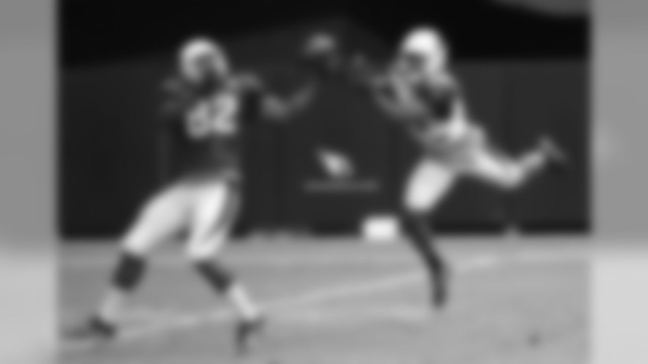 S Budda Baker breaks up a pass intended for TE Gerald Christian