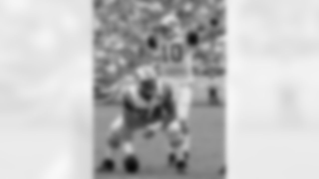 2006: Jets select Ohio State C Nick Mangold
