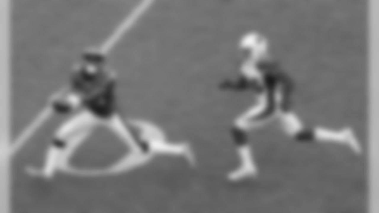 S Budda Baker chases down Eagles WR Nelson Agholor