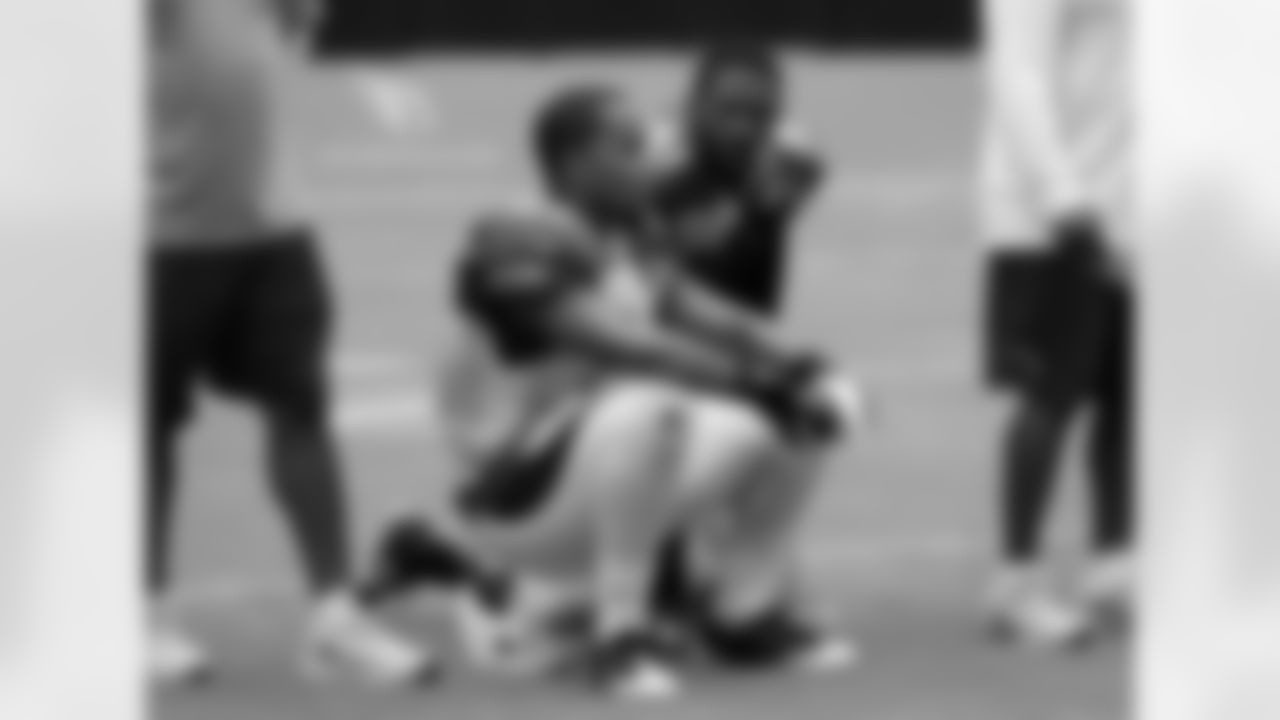 LB Kevin Minter chats with CB Patrick Peterson