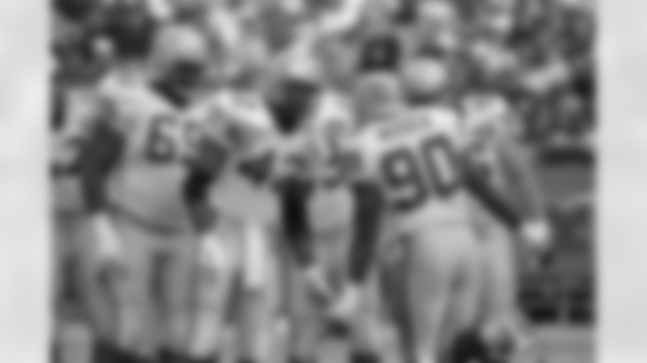 1990: Seahawks select Syracuse OLB Terry Wooden