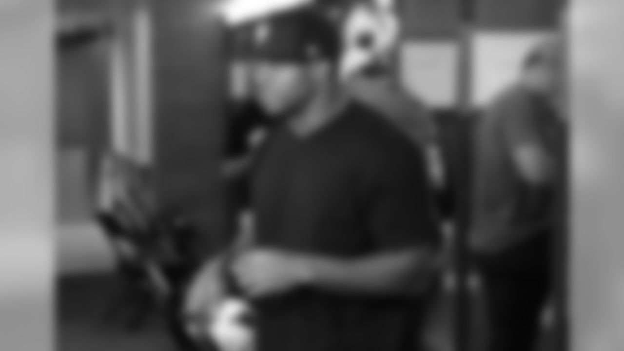 LB Dwight Freeney