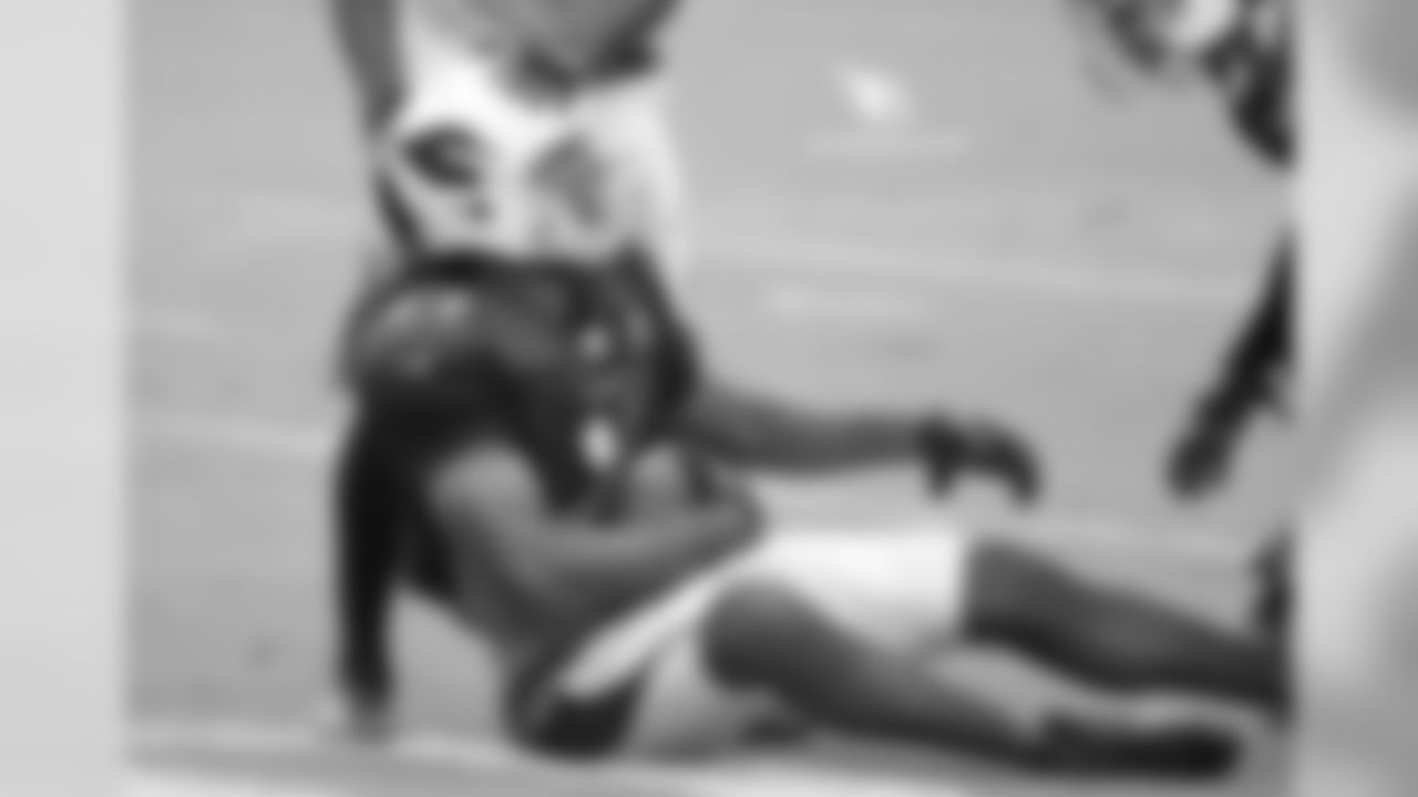 WR Larry Fitzgerald unhappy with himself after falling down following a catch