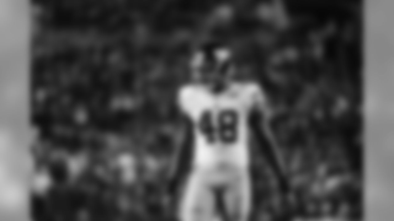LB Akeem Ayers