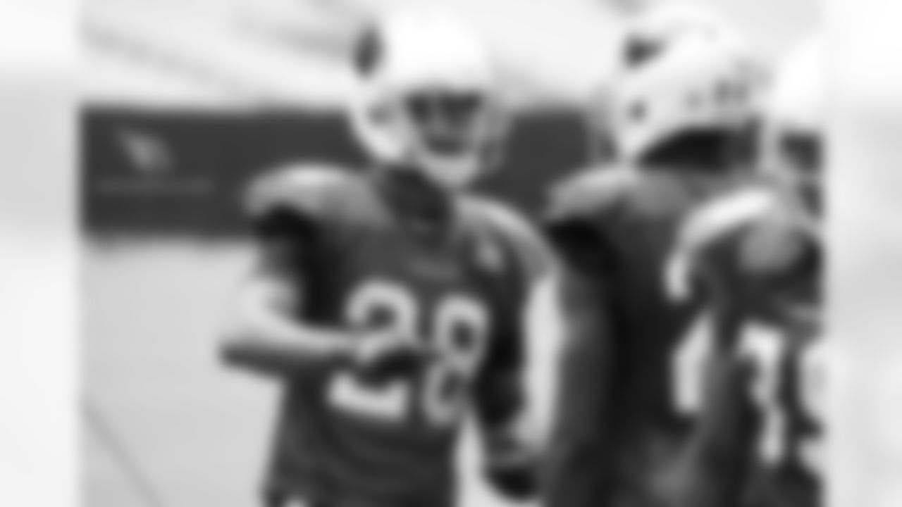 CB Justin Bethel talks with CB Brandon Williams